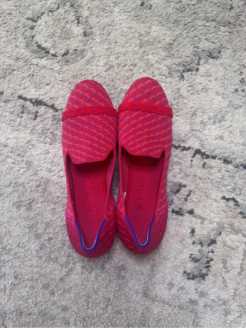Women’s Rothy's The Loafer Flats in size 8 EUC color pomegranate grid print